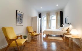 Mimi Carera Apartment & Room